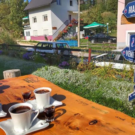Underwoods Zabljak Guesthouse Bagian luar foto